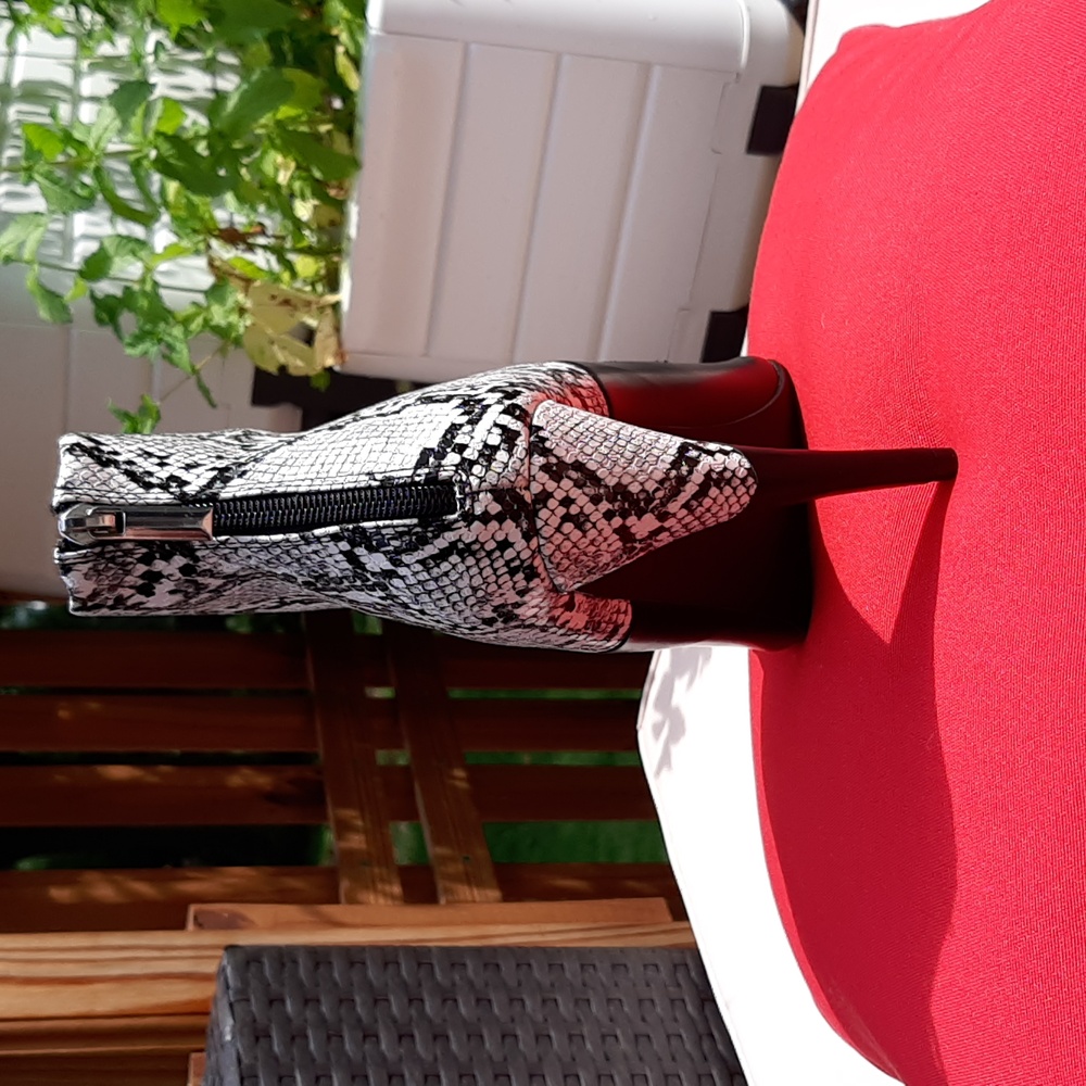 Snakeskin Patterned Stilletto Ankle Boots Sz 9.5M Jessica James Decker - Picture 2 of 8